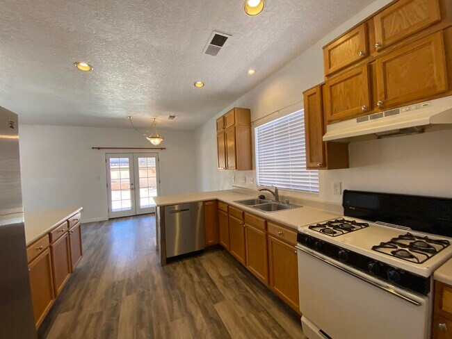 Building Photo - 1412 Stone Canyon Rd NE