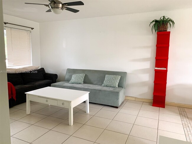 Building Photo - 1104 N 17th Ct