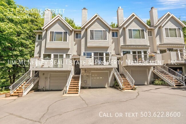 Primary Photo - CHARMING LAKE OSWEGO TOWNHOME 2BR WITH GARAGE