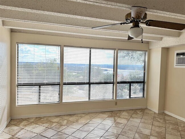 Building Photo - 5916 Lago Vista Way