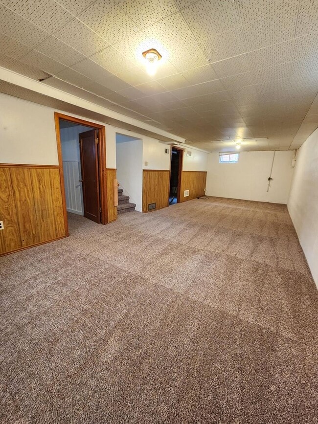 Building Photo - Large Duplex with Garage