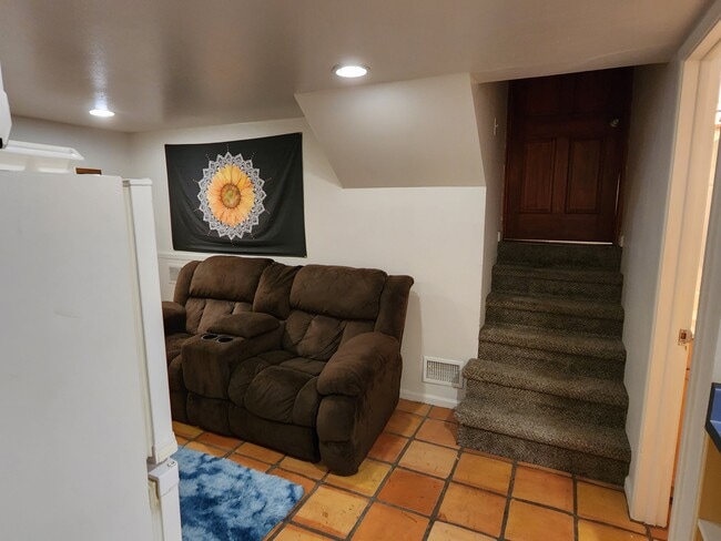 Primary Photo - 920 Laurel St