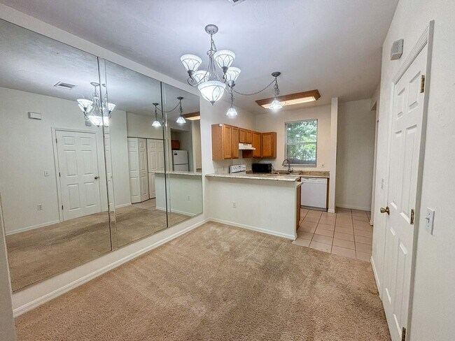 Building Photo - Victoria Station #156 - Pet Friendly!