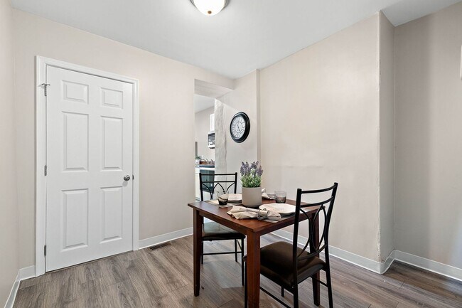 Building Photo - 1 Bedroom 1 Bath Townhouse for rent