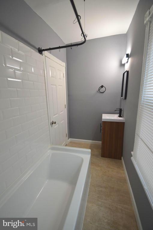 Building Photo - 1218 Hanson St