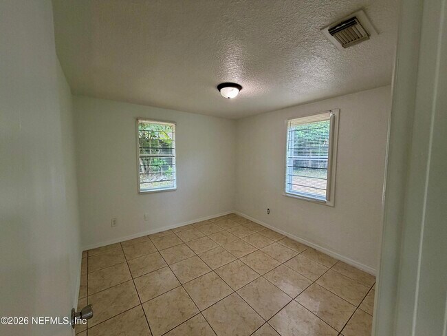Building Photo - 5903 Droad St