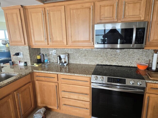 Building Photo - 3550 Galt Ocean Dr