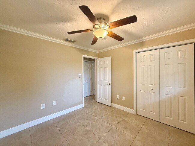Building Photo - Sarasota Springs Gem - 3 Bedroom Plus Den ...
