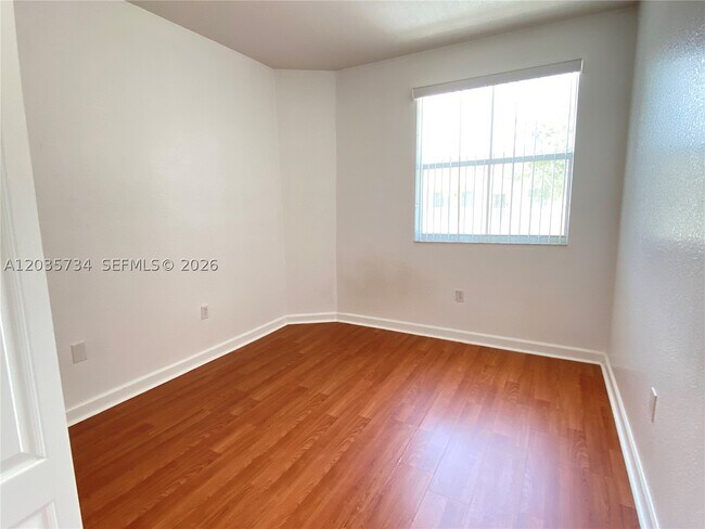 Building Photo - 1658 SE 28th Ct