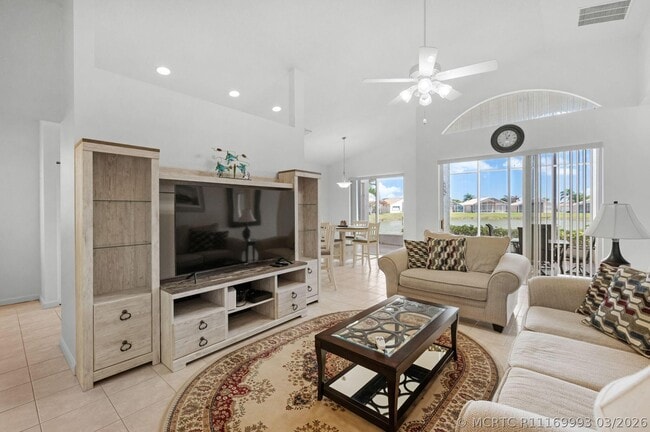 Building Photo - 364 Sunview Way