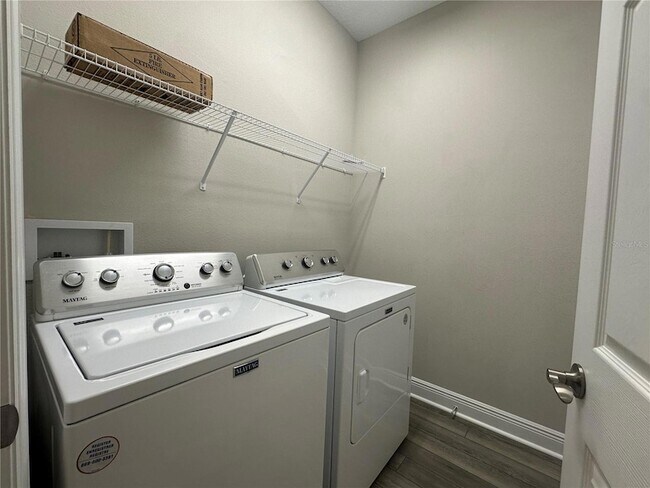 Building Photo - 12533 Oak Hill Way
