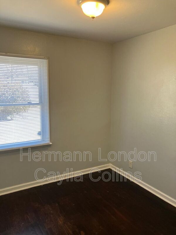 Building Photo - 9839 Medford Dr