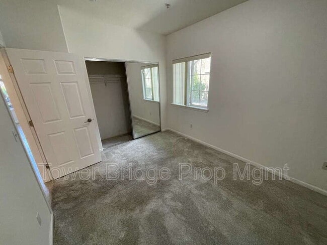 Building Photo - 4200 E Commerce Way