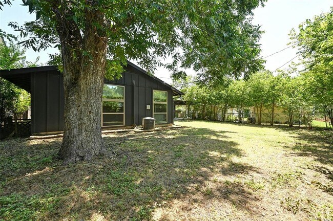 Building Photo - 1513 Corona Dr