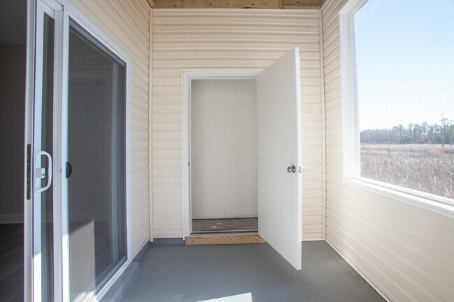 Building Photo - 2BR/2BA - Beautiful condo on River Road - ...