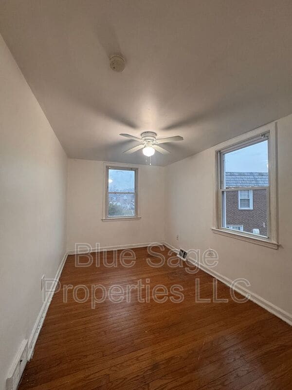 Building Photo - 575 S 4th St