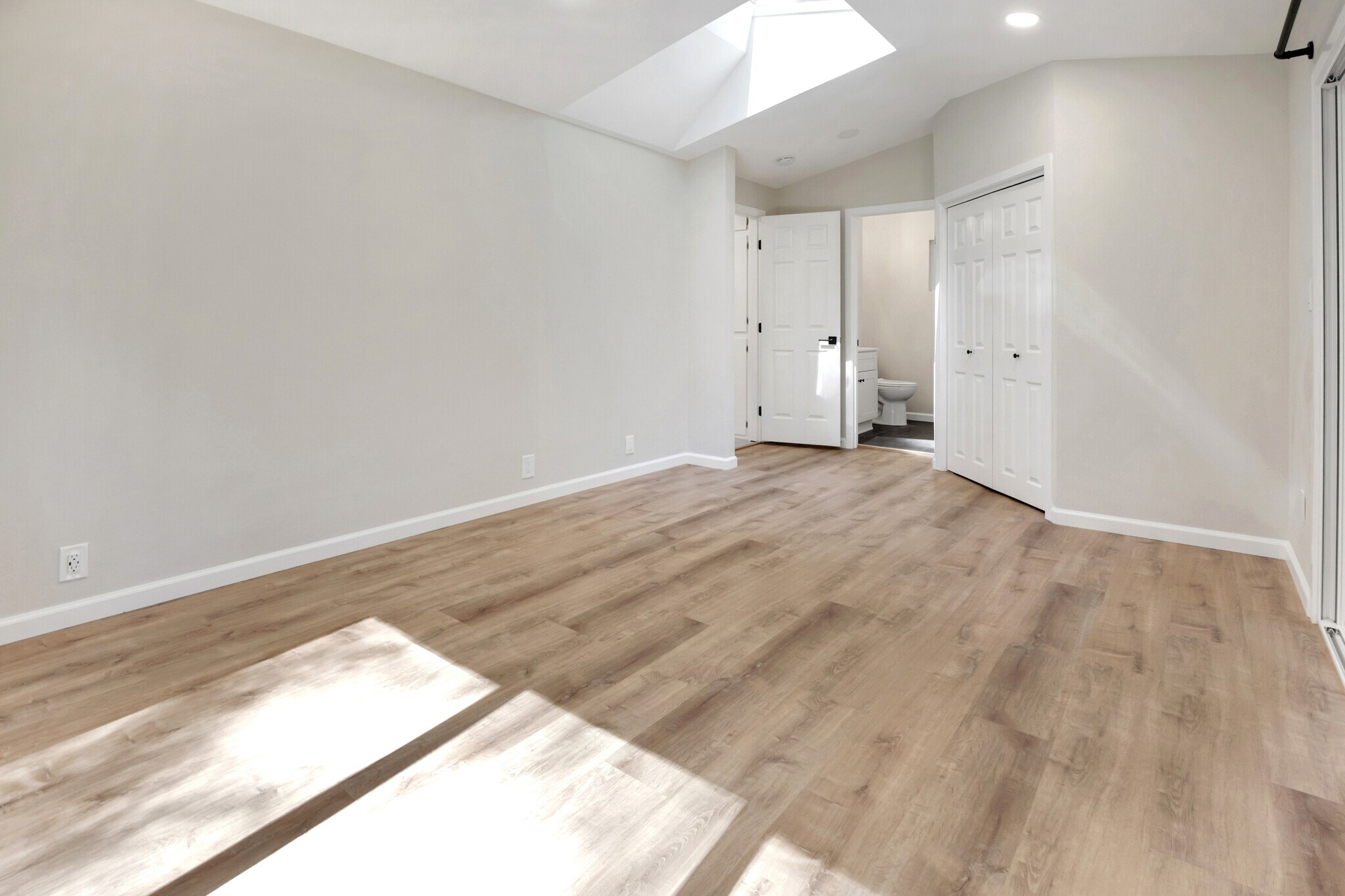 Building Photo - 504 Eden Ave