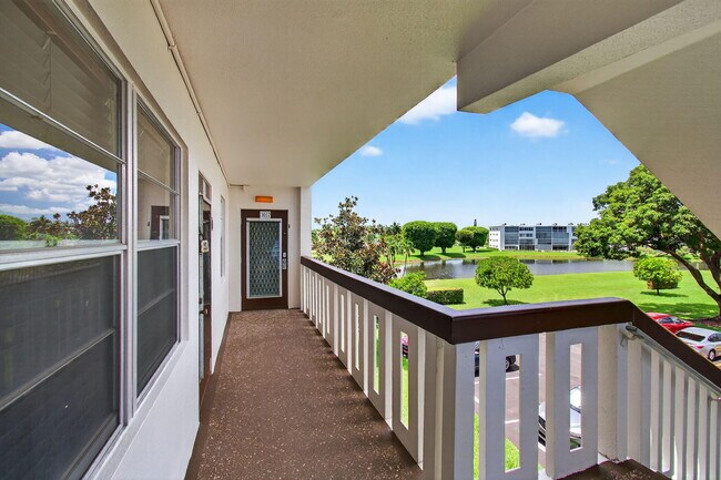 Building Photo - 3038 Hythe A