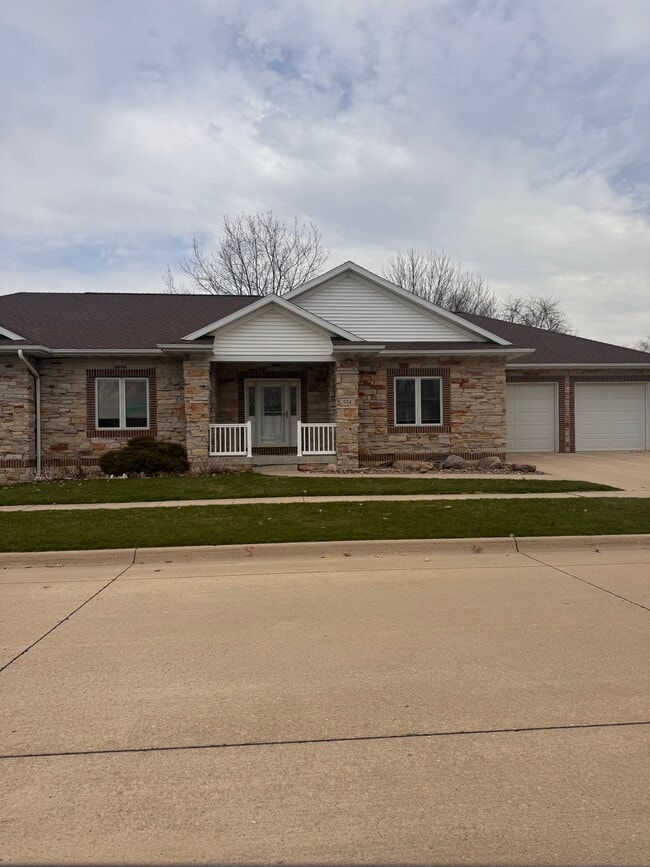 Building Photo - 924 Elmridge Dr