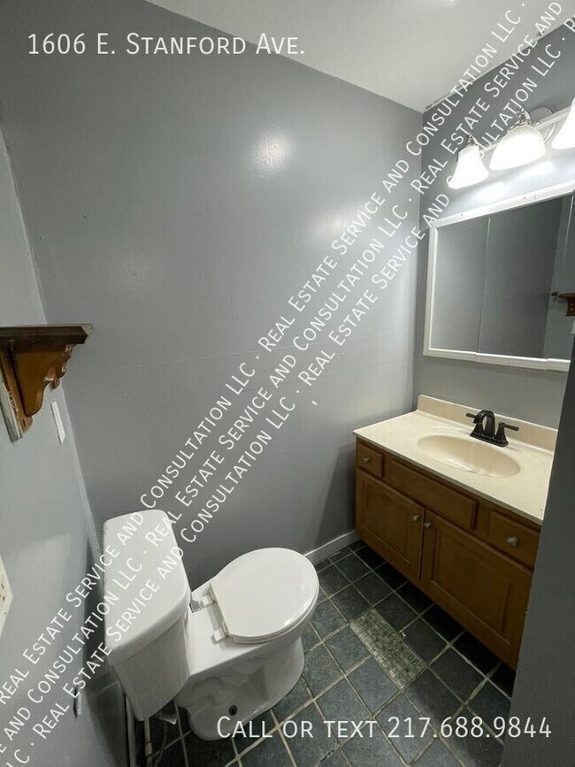 Building Photo - 1606 E Stanford Ave