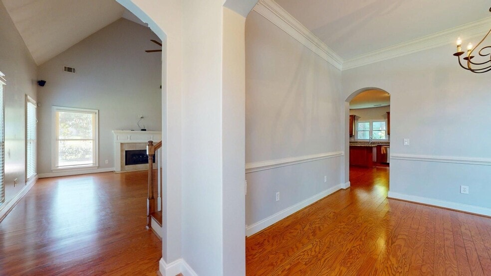 Building Photo - 2172 N Donahue Dr