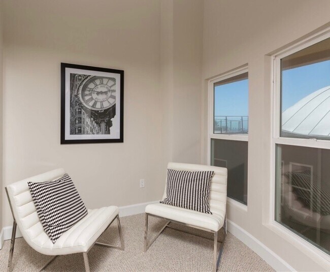 sitting area/office - 401 N Coast Hwy