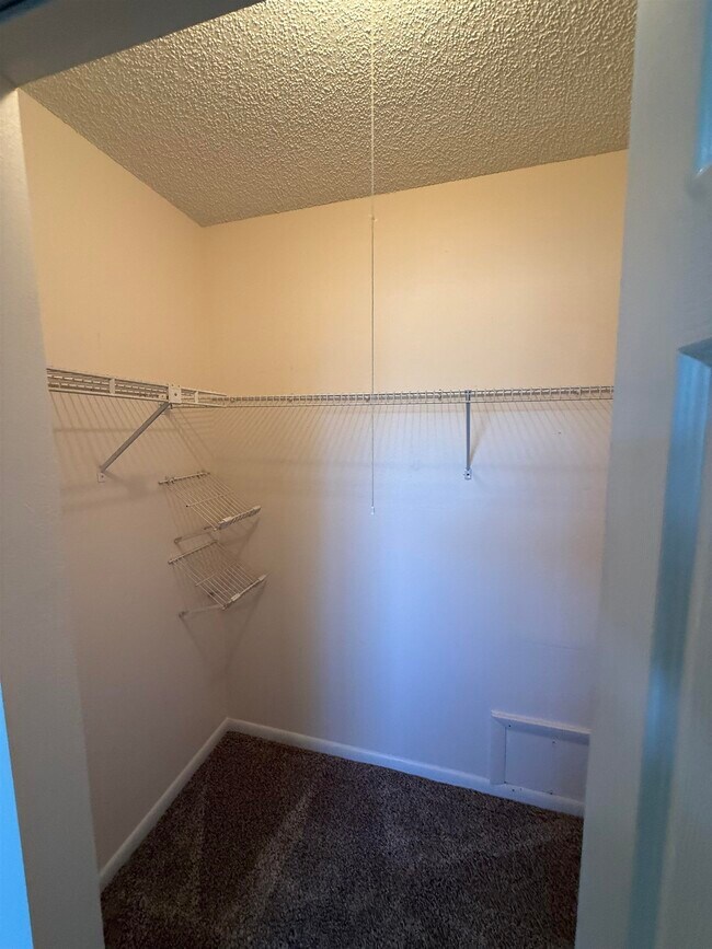 Building Photo - 650 W Pope Rd