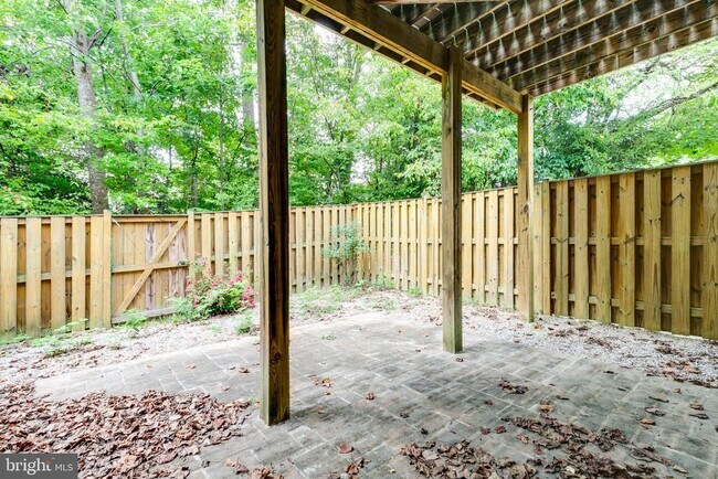 Building Photo - 2655 Glenriver Way