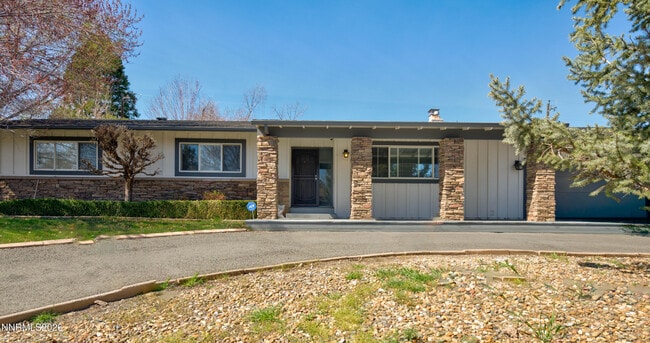 Building Photo - 12310 S Hills Dr