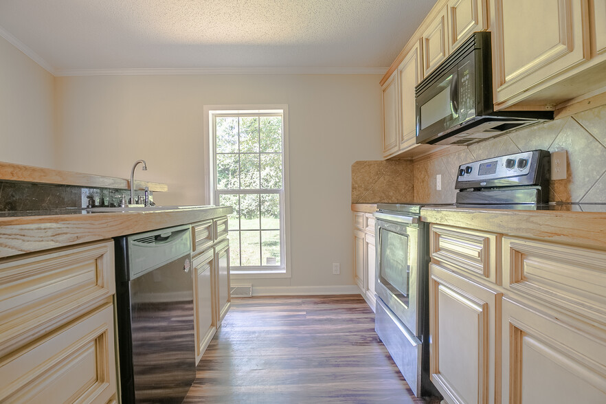 Kitchen - 1260 Fisk Rd