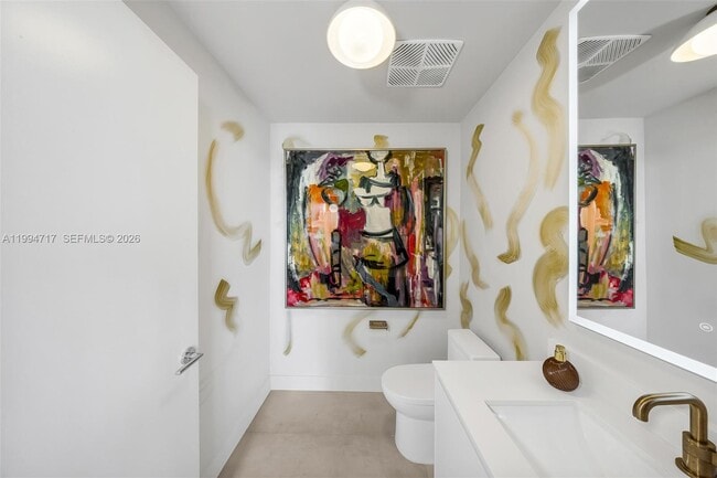 Building Photo - 700 NE 24th St