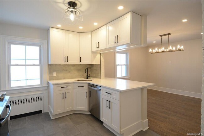 Building Photo - 137 Hillside Pl