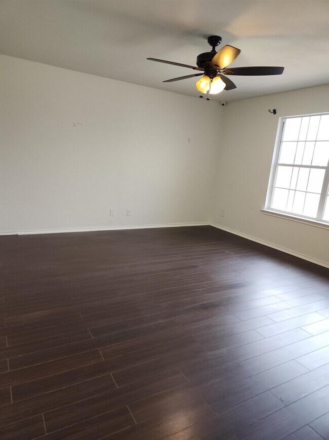 Building Photo - 1701 Port Lavaca St