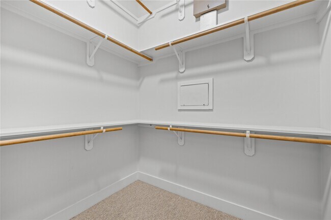 Building Photo - 2417 Charleston St