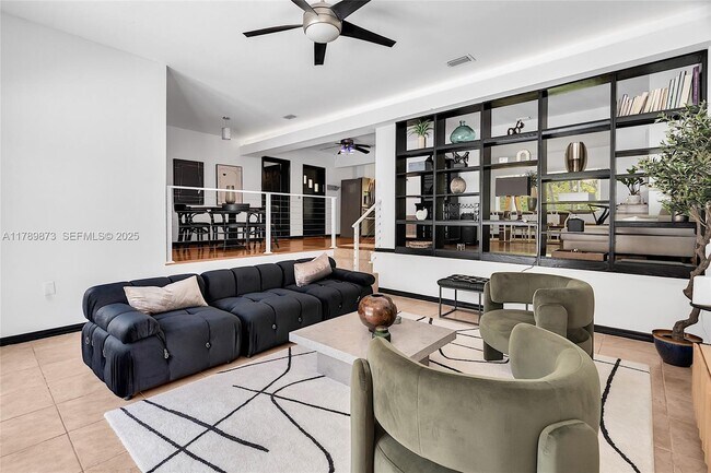 Building Photo - 660 NE 121st St