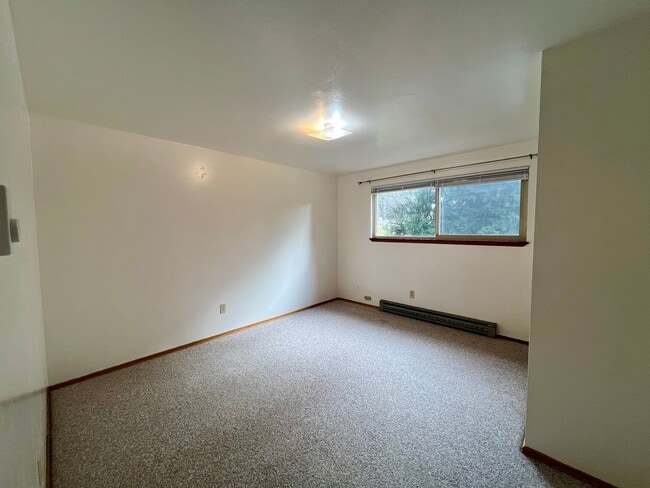 Building Photo - West Olympia Tri-Level Home