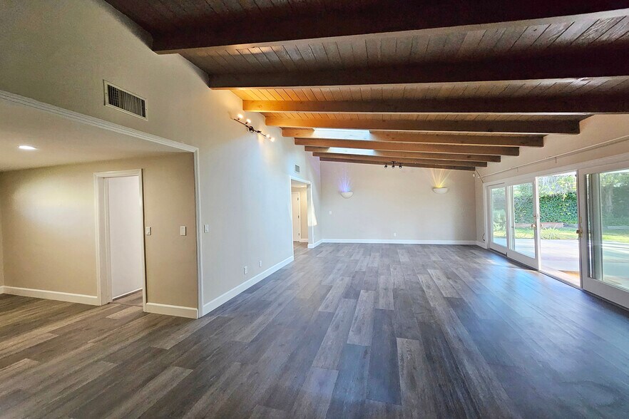 Building Photo - 23526 Dolorosa St