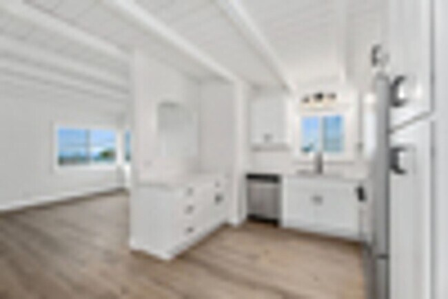 Building Photo - 303 S Ola Vista