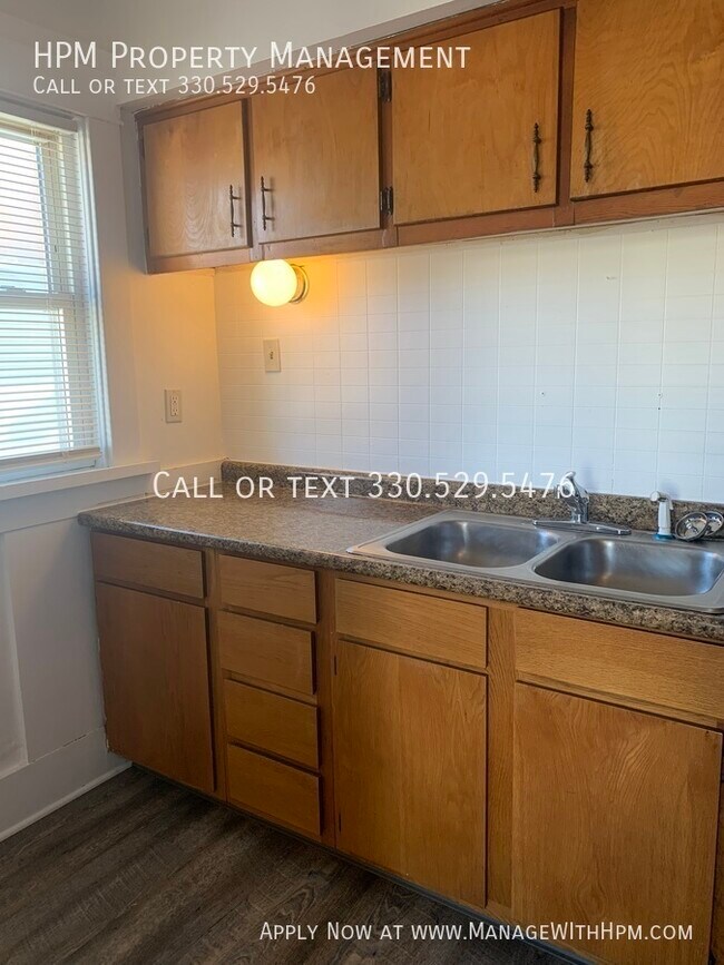 Building Photo - 1109 Hoover Pl NW