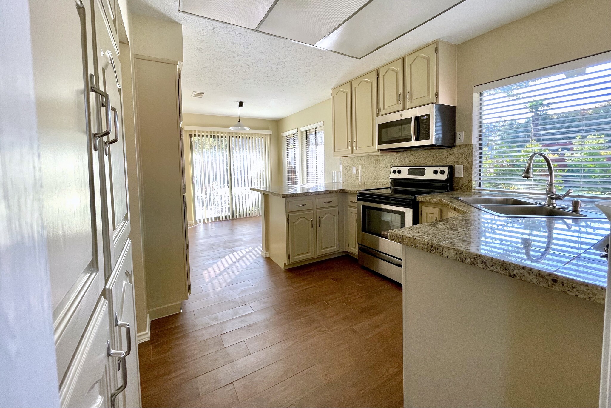 kitchen - 3907 Winter Park Ln