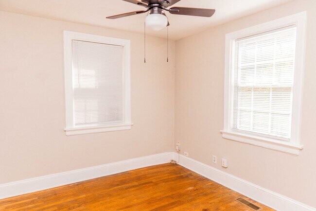 Building Photo - 3413 Stuart Ave