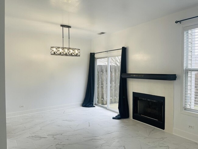 Building Photo - 2813 Powell Ct