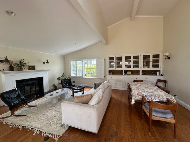 Building Photo - 1127 Virginia Way