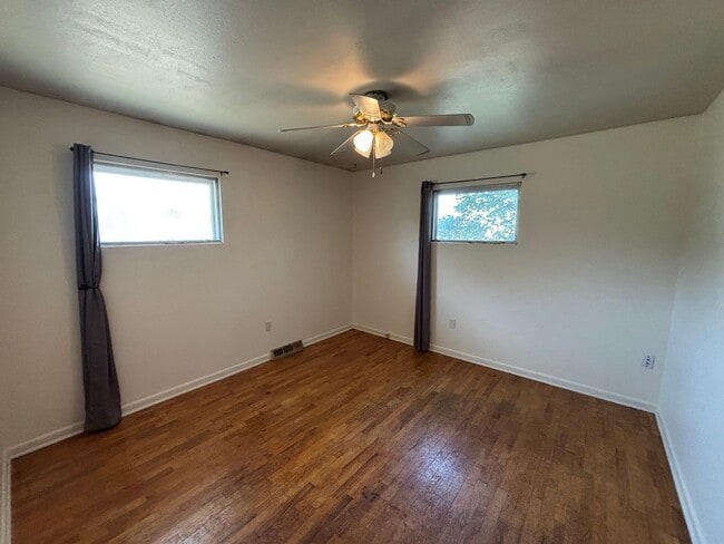 Building Photo - South Missoula 3 bedroom with fenced yard and garage