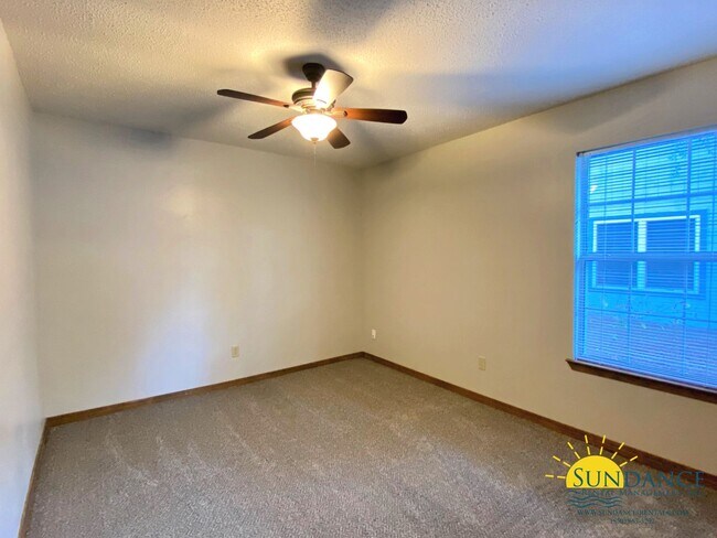 Building Photo - Great 3 Bedroom Home in Fort Walton Beach!