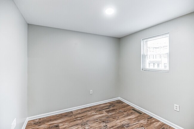 Building Photo - 203 Ford St