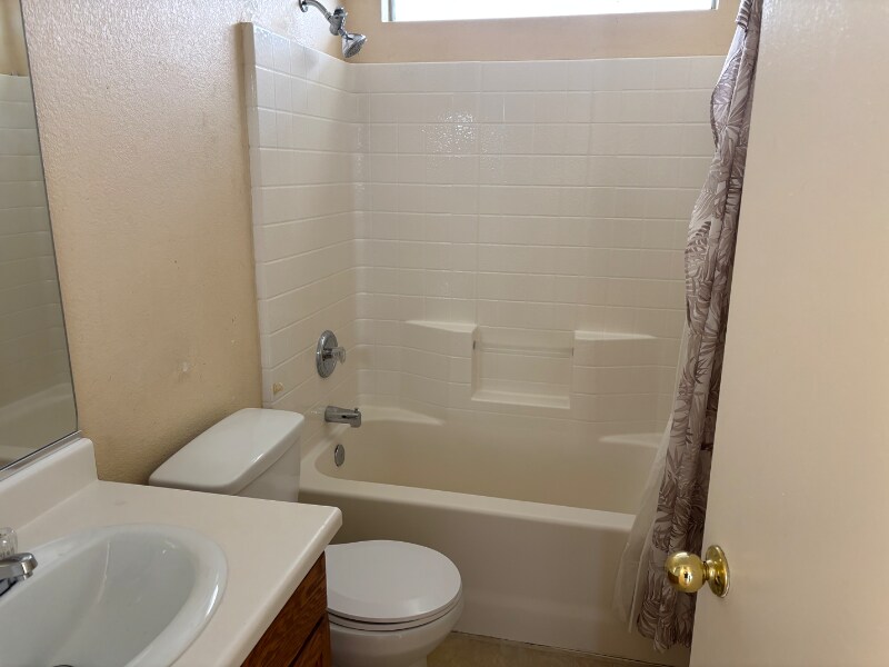 Building Photo - 5212 Del Rey Ave
