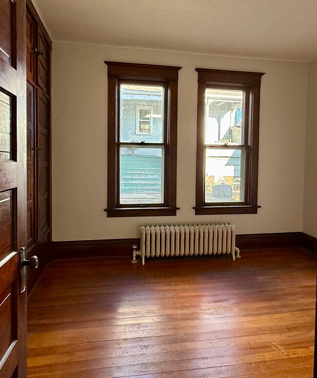 Building Photo - 632 Wilson Ave