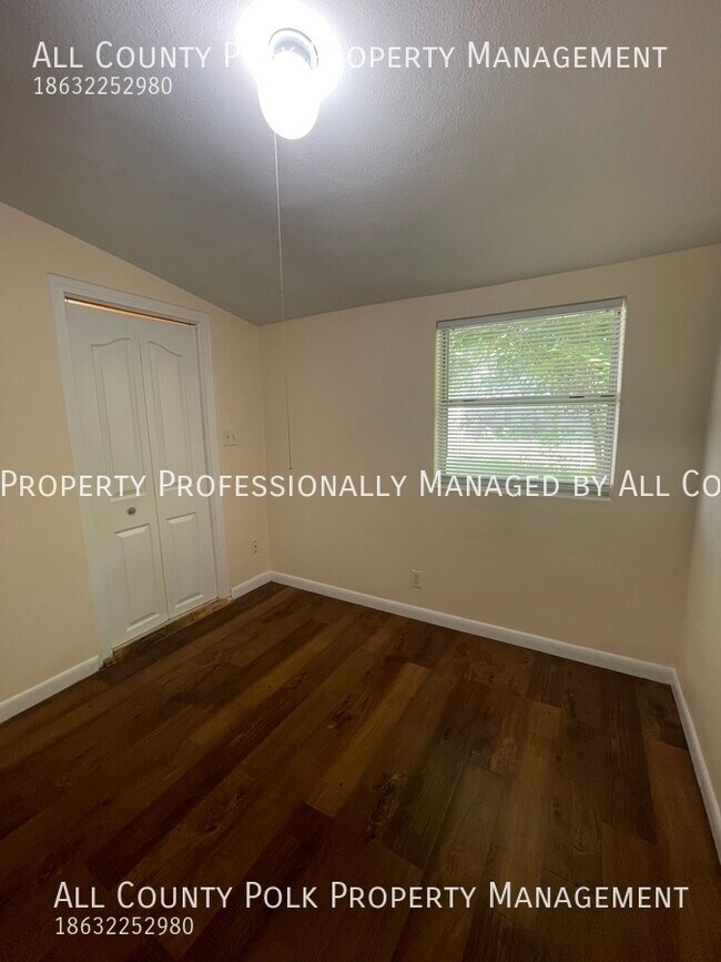 Building Photo - Fantastic 2 Bedroom Duplex in Lakeland,  R...