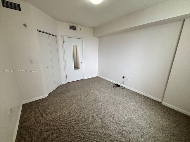 Building Photo - 2775 NE 187th St